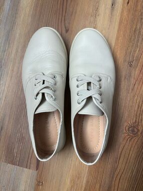 Poppy Barley Eyelet Sneaker in oatmeal pebble